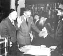 Previous Rebbe becomes US citizen -1949